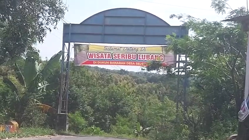 Setelah Viral, Jalan Berlubang di Selotinatah Magetan Segera Diperbaiki