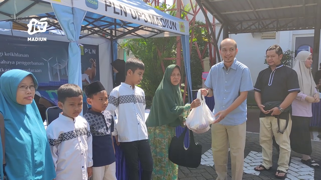 PLN UP3 Madiun Salurkan 1.000 Paket Daging Kurban untuk Warga Sekitar