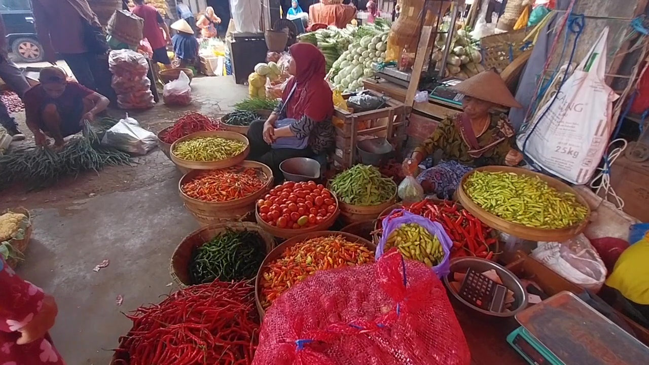Sepi Hajatan Saat Bulan Suro, Harga Sayur dan Cabai di Magetan Turun