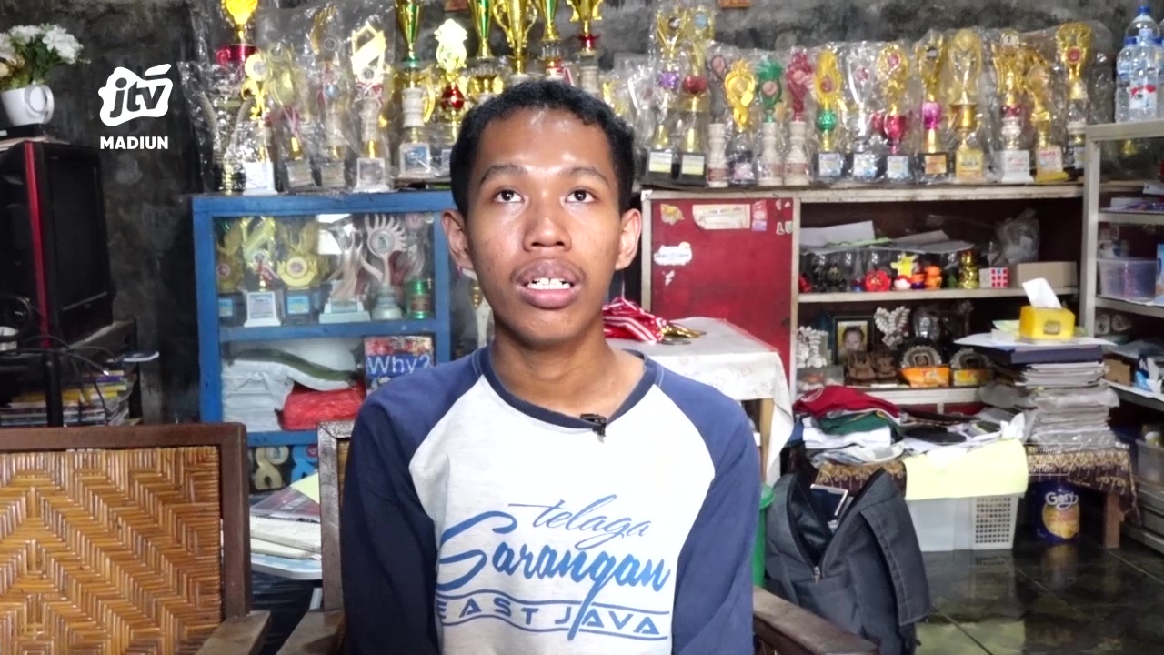 Bukan Perabot Mewah, Rumah Avan di Ponorogo Penuh Piala – Kini Ia Lolos ke ITB