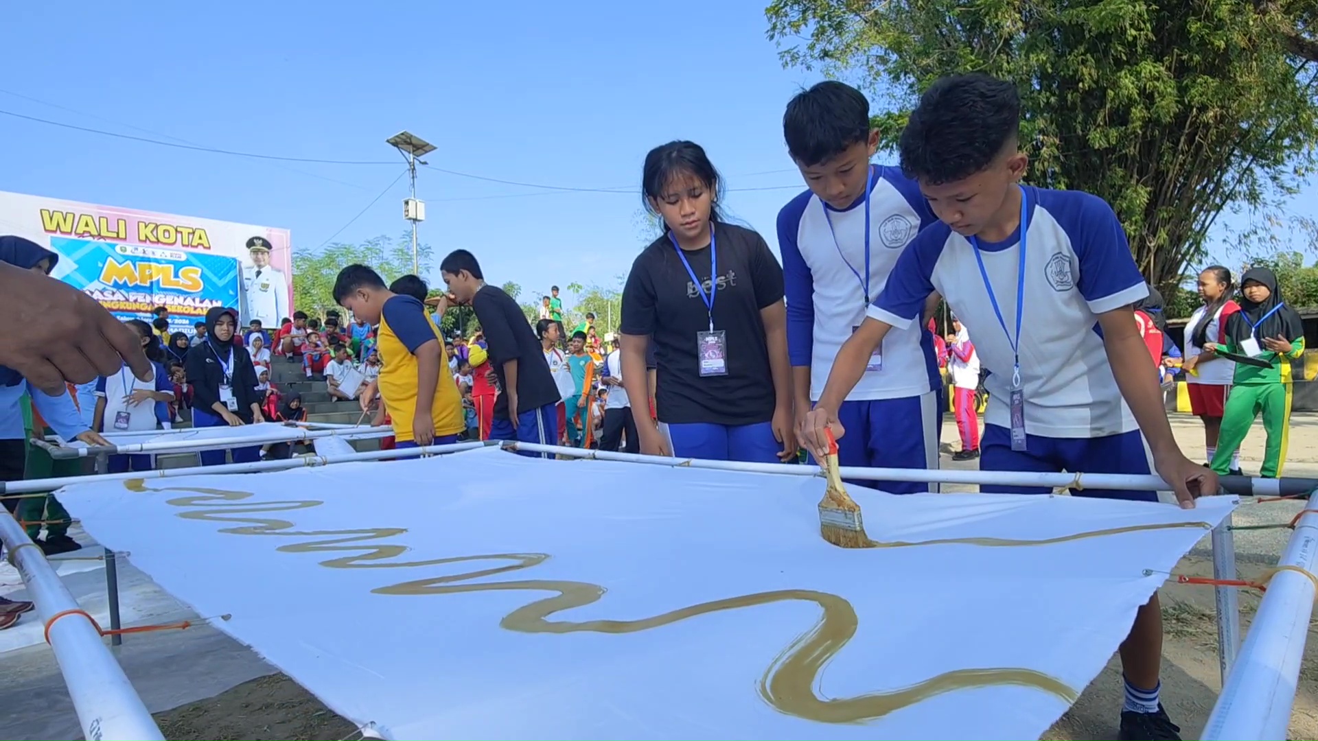 Cinta Budaya Sejak Dini, Siswa Baru Membatik Di Bantaran