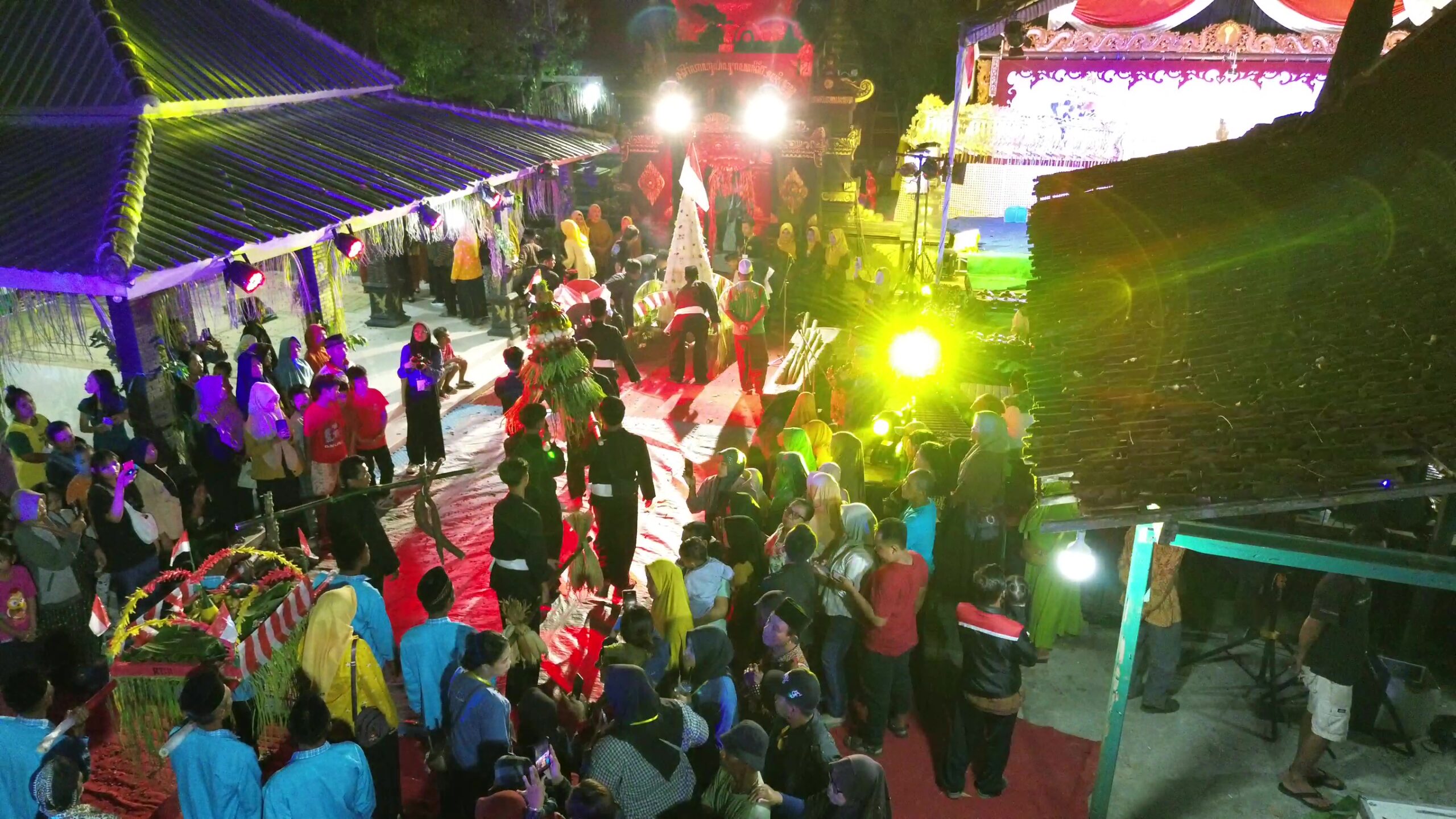 Meriah, Kirab Budaya Tumpeng Bogowarso Satukan Warga Nglambangan