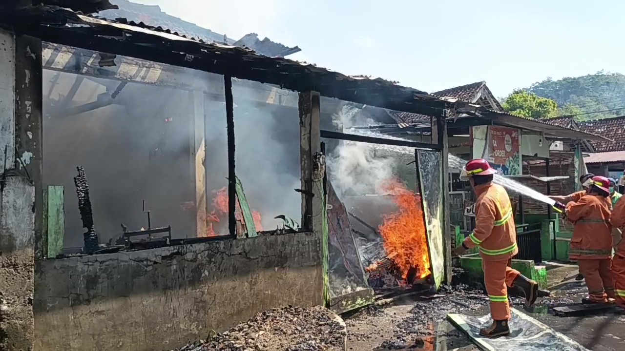 Rumah Produksi Kerupuk di Baleharjo Pacitan Ludes Terbakar