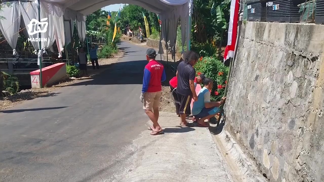 Sambut HUT ke-80 RI, Warga Kelurahan Panekan Gelar Gotong Royong Massal