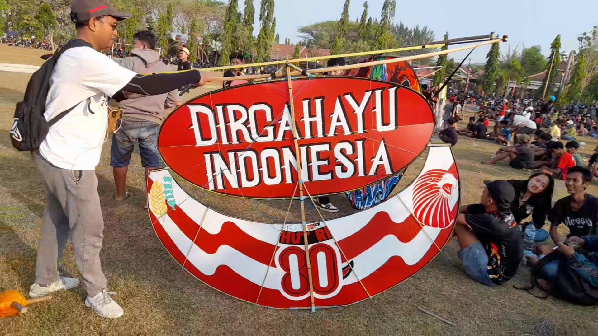 Lomba Layangan Tahunan di Nongkodono Tarik Ratusan Peserta dan Wisatawan
