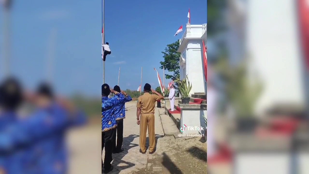 Aksi Heroik Seorang Pria 40 Tahun Panjat Tiang Bendera Tuai Pujian