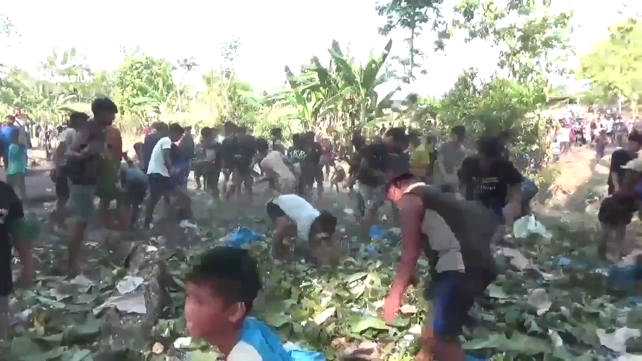 Tradisi Sedekah Bumi di Ngawi, Warga Gelar Perang Nasi