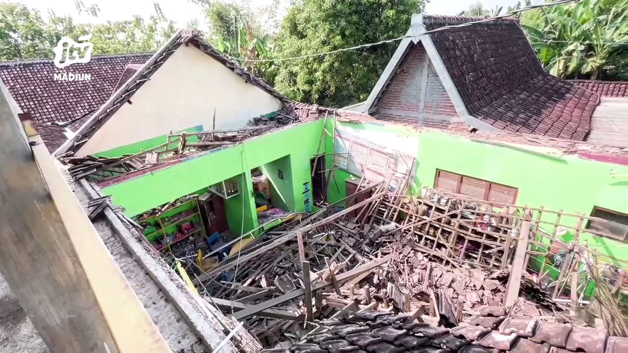 Atap Bangunan Sekolah PAUD dan TK di Ngawi Ambruk