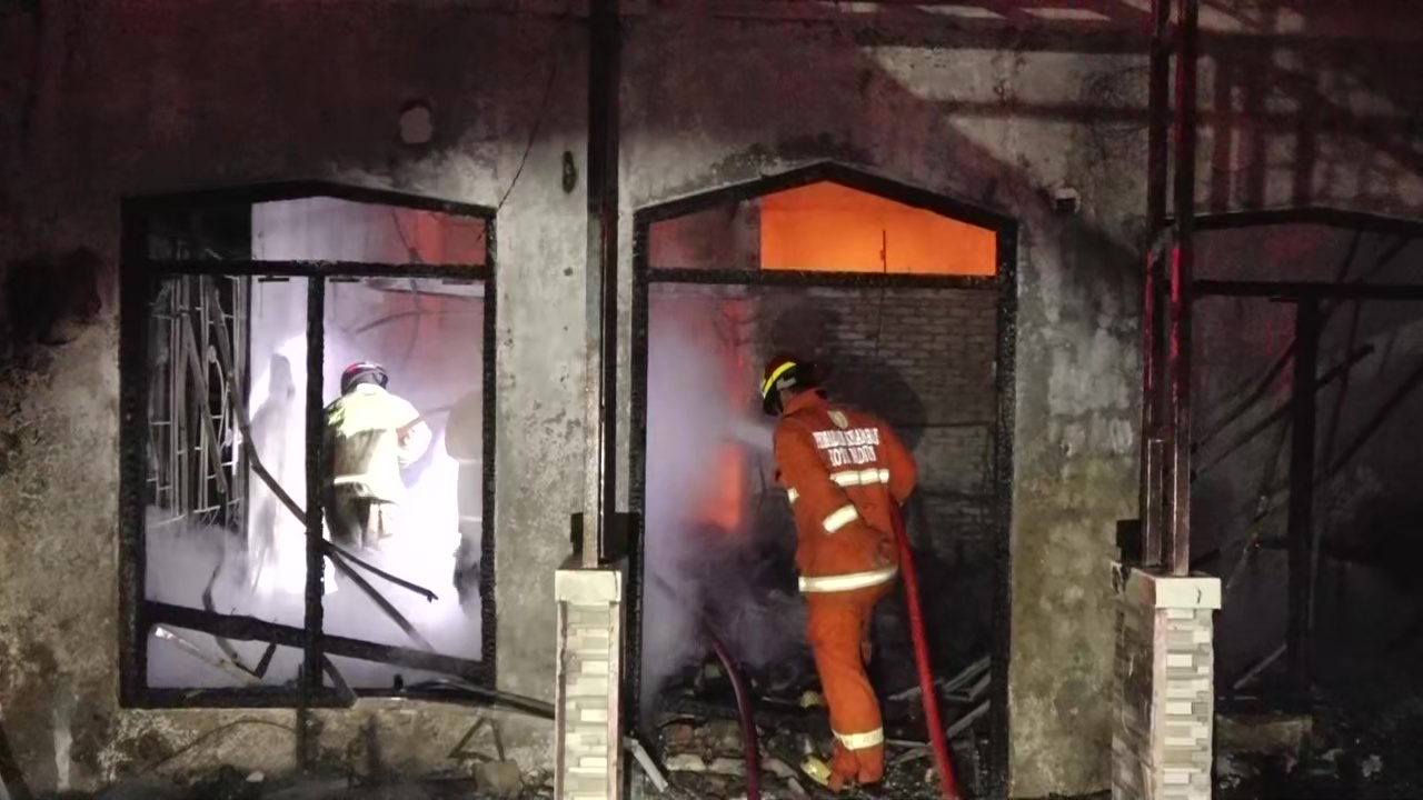 Rumah Tempat Usaha Kaligrafi di Kota Madiun Hangus Terbakar