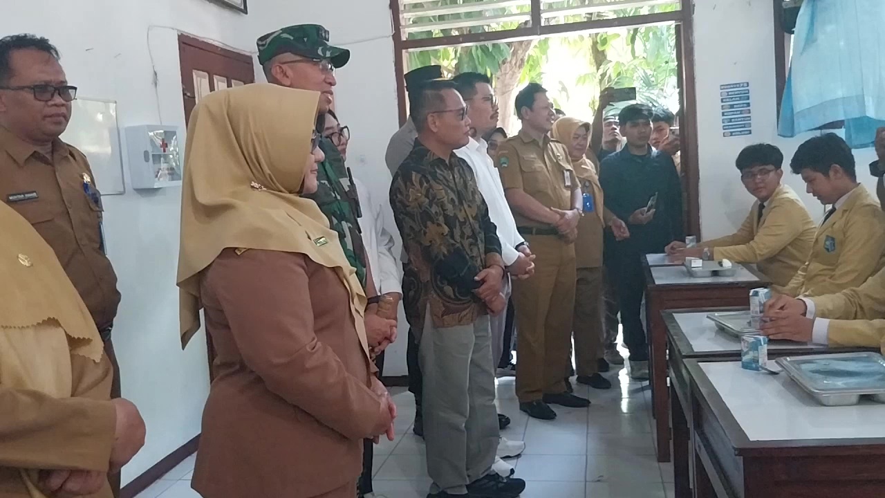 Bupati Magetan Tinjau Program MBG, Pastikan Standar Higienitas
