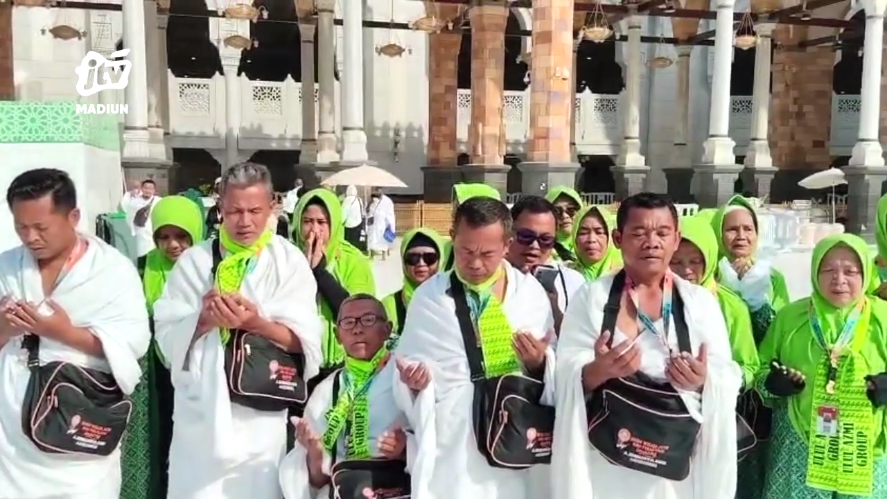Jemaah Sindo Wisata Madiun Laksanakan Tawaf Wada Sebelum Tinggalkan Kota Makkah