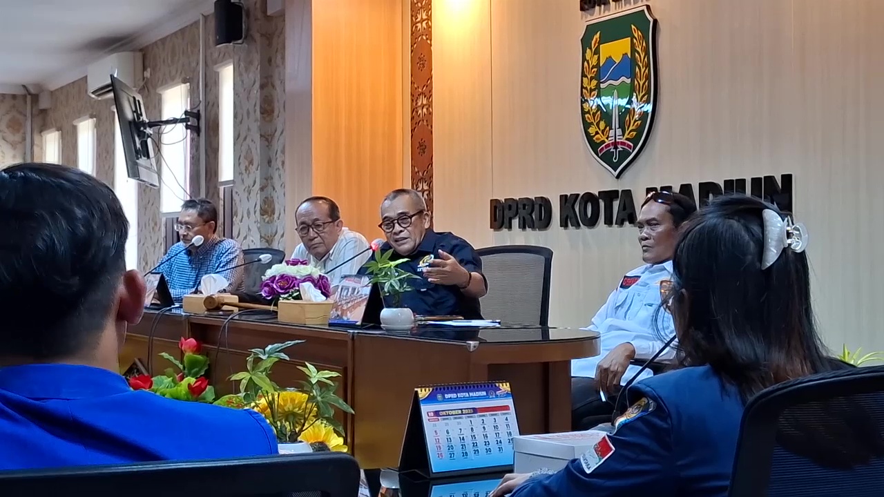 Aliansi BEM Madiun Sampaikan Aspirasi HAM dan Demokrasi, DPRD Berikan Apresiasi