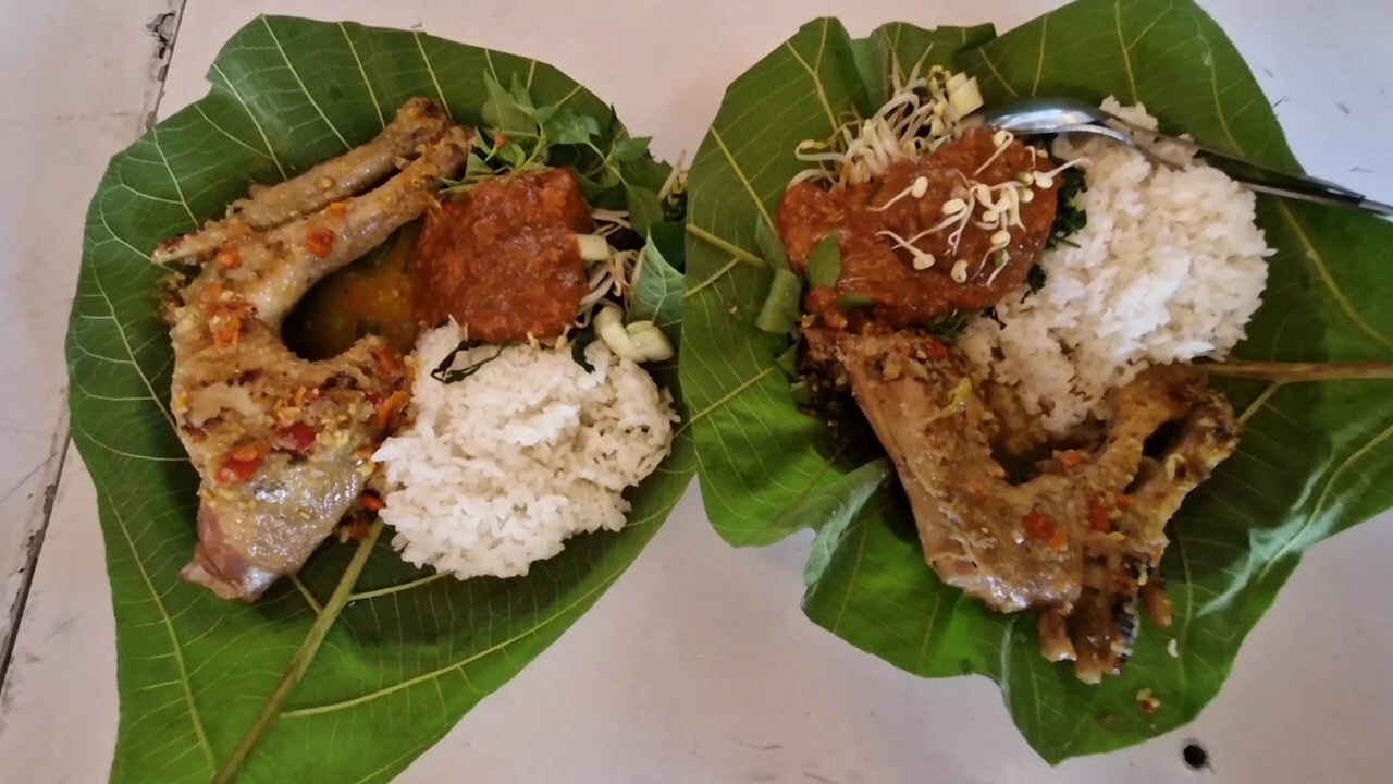 Perpaduan Unik Pecel dan Ayam Lodho, Kuliner Khas Ponorogo yang Bikin Ketagihan
