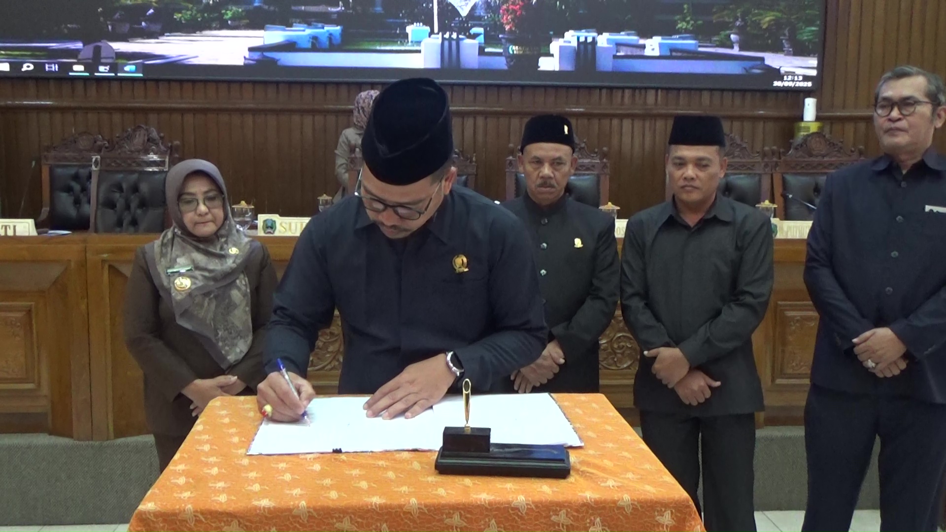 DPRD Magetan Sahkan Raperda Perubahan APBD 2025, Fokus Pendidikan dan Kesejahteraan Masyarakat