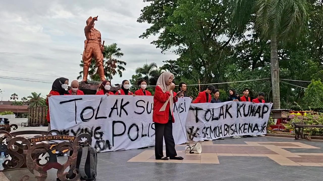 Soroti Pasal Kontroversial, Mahasiswa Gelar Aksi Tolak KUHAP Baru di Kota Madiun