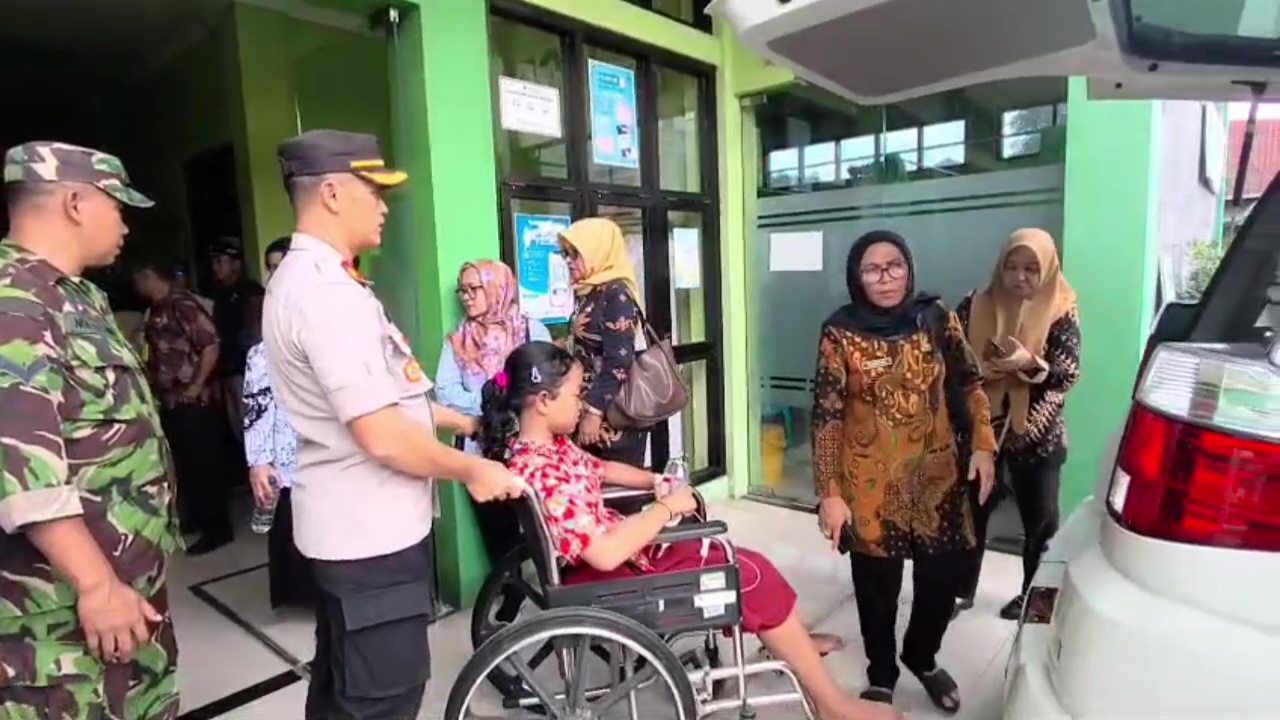 49 Siswa Diduga Keracunan Usai Santap Nasi Goreng Menu MBG di Mejayan