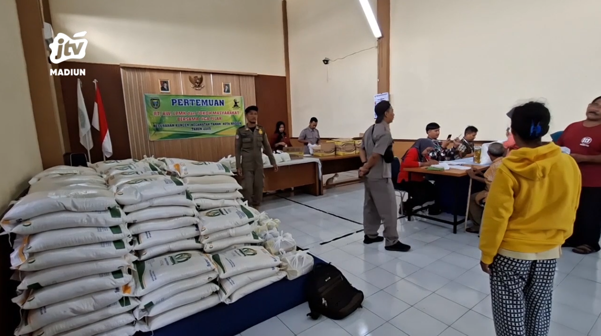 Stok Melimpah, Ribuan Warga Terdaftar DTSEN Terima Bantuan Pangan