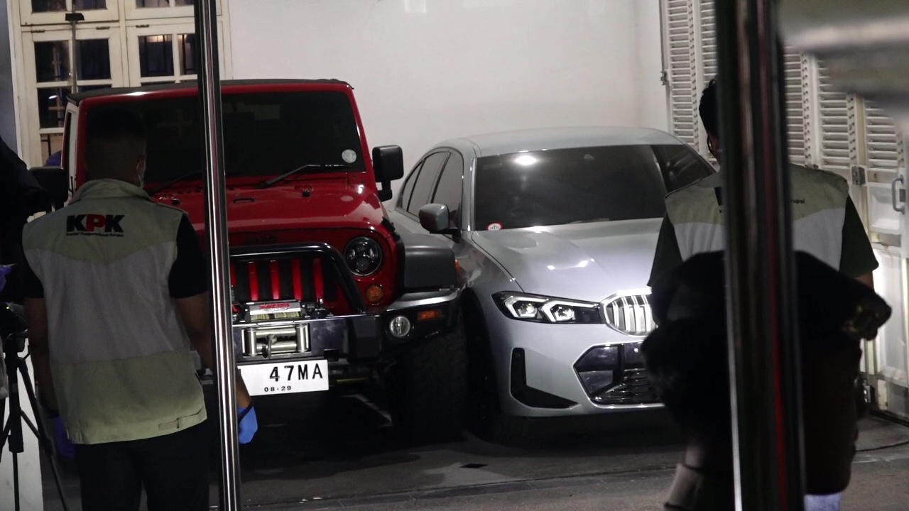 KPK Sita Jeep Rubicon, BMW, dan Puluhan Sepeda dari Rumah Direktur RSUD dr Harjono Ponorogo