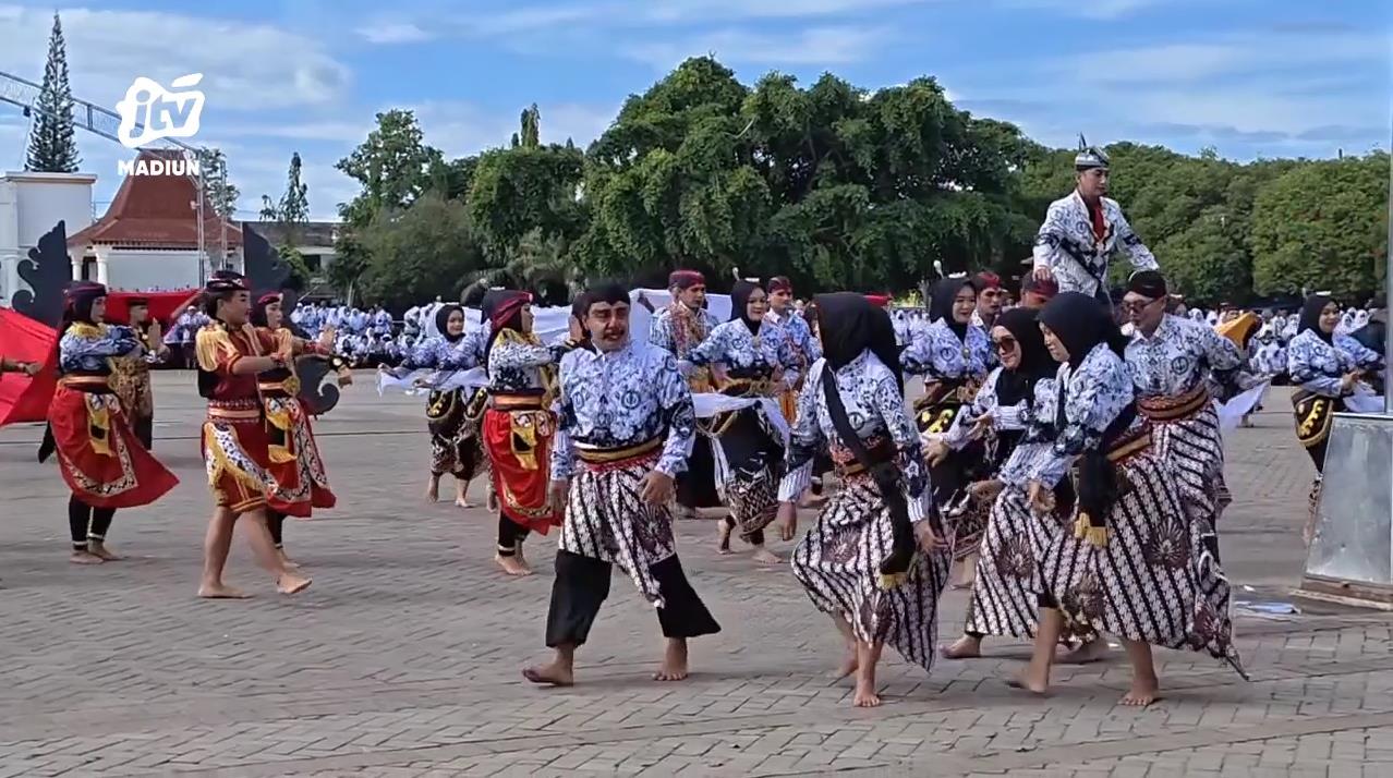 Upacara Hari Guru Nasional, Kadisdik Tekankan Pentingnya Kesejahteraan Guru