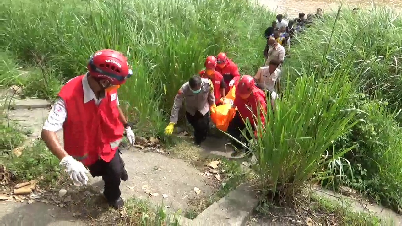 Mayat Tanpa Identitas Ditemukan Mengambang di Bengawan Madiun