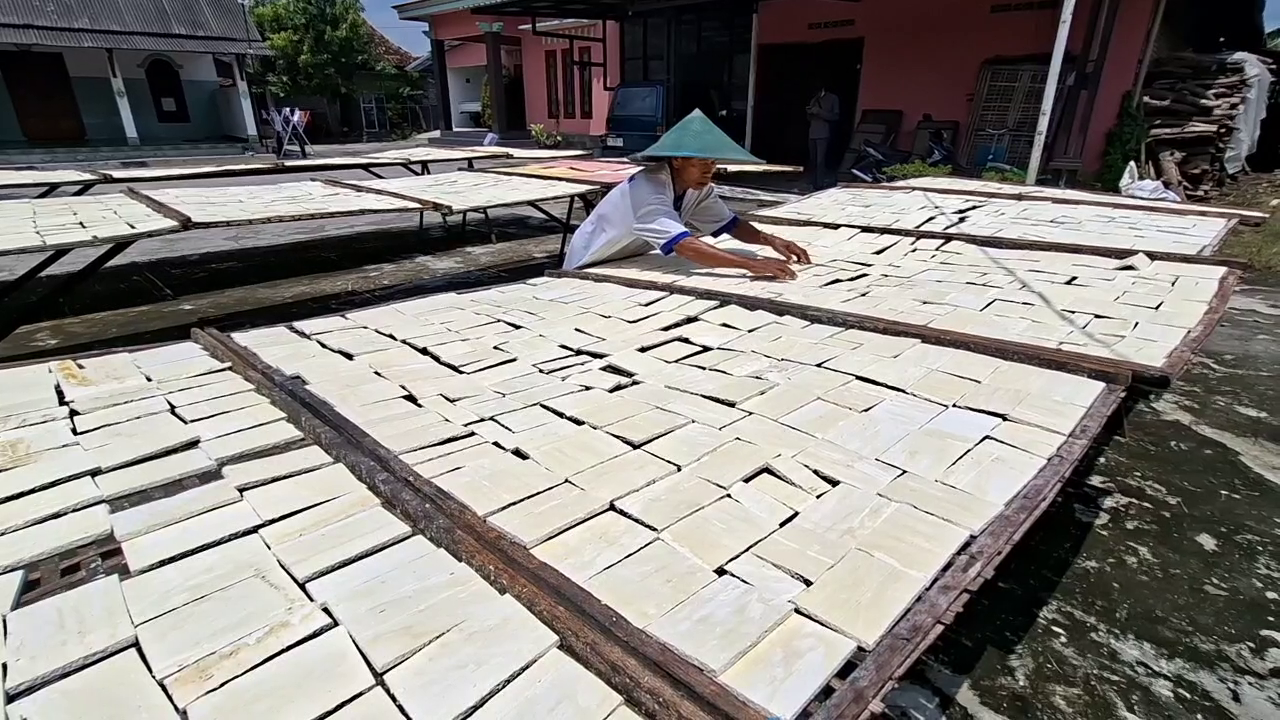 Dampak Musim Penghujan, Proses Pengeringan Brem di Kabupaten Madiun Makin Panjang