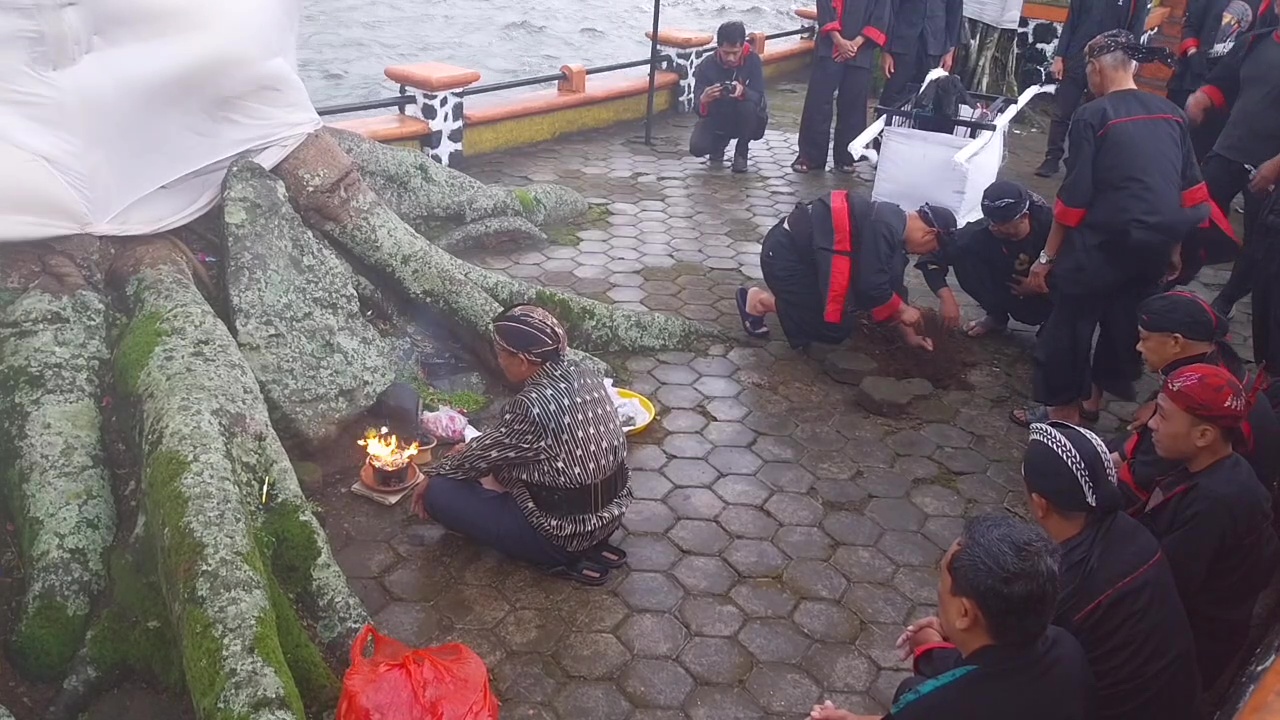 Rangkaian Adat Jelang Labuhan Sarangan, Ritual Kambing Kendit Terus Dijaga