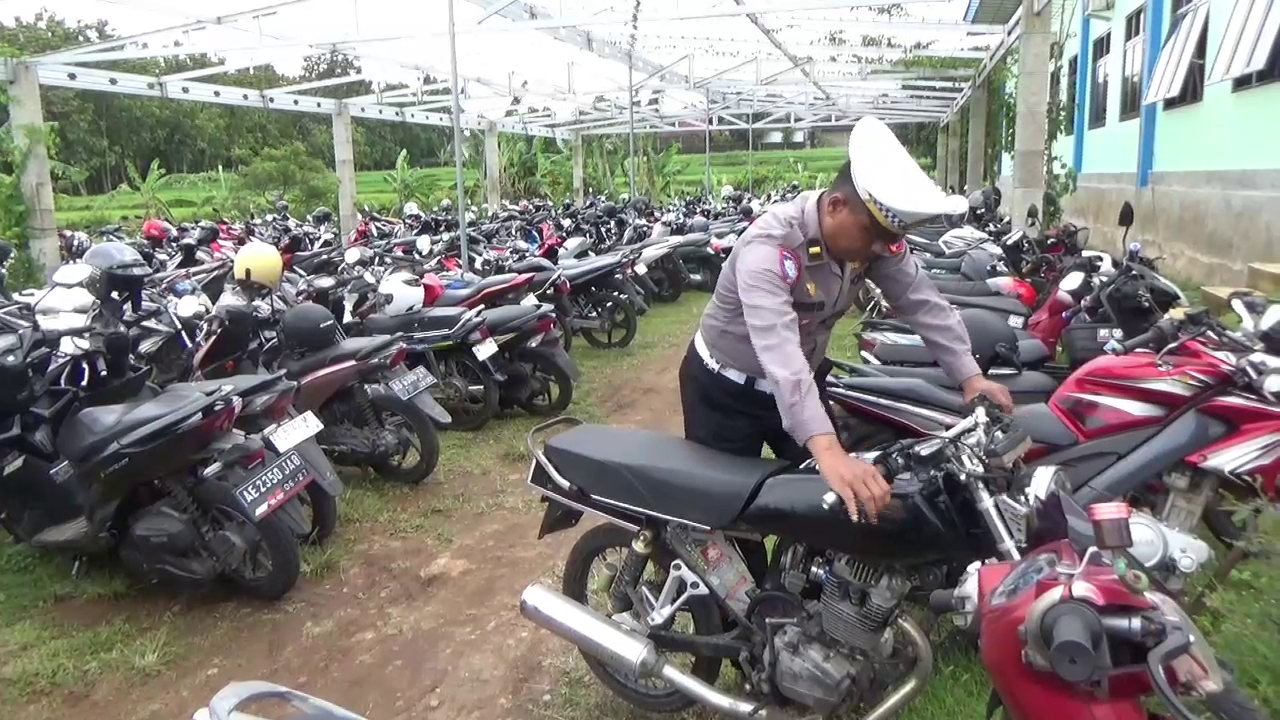 Edukasi Tertib Lalin, Satlantas Cek Kelengkapan Kendaraan Siswa