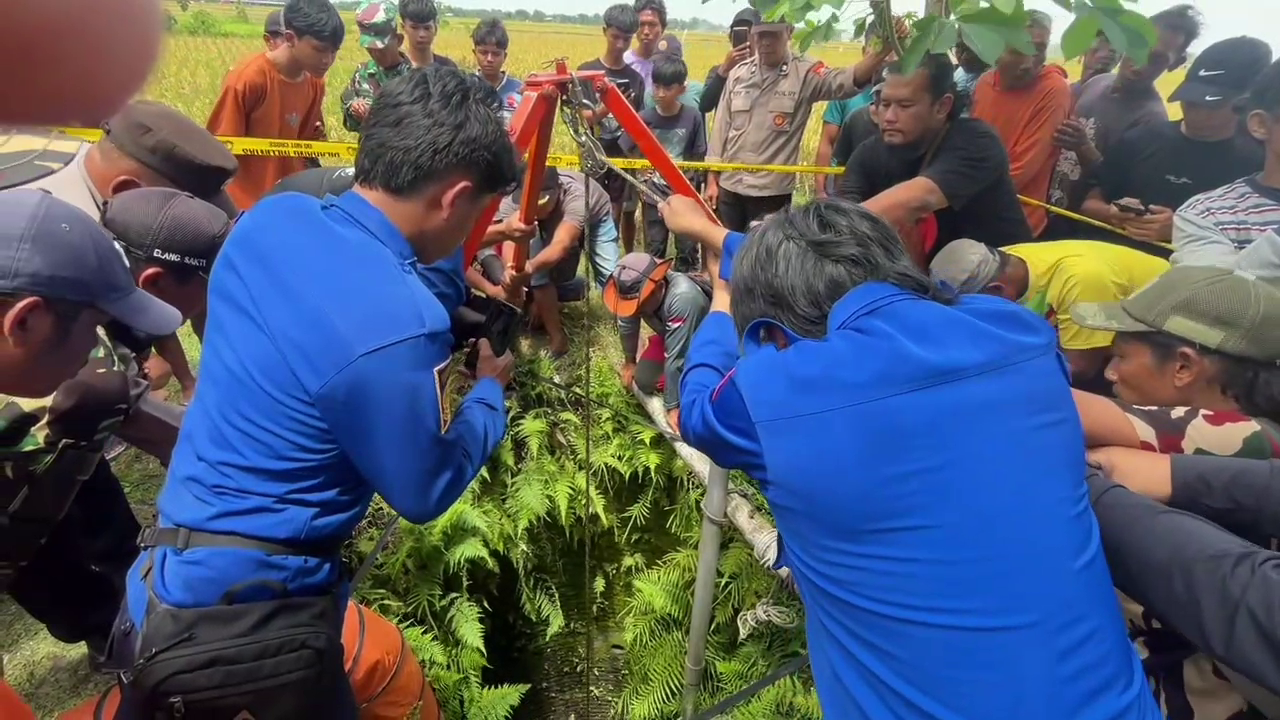 Dramatis Evakuasi Kakek Tercebur Sumur Sedalam Lima Meter