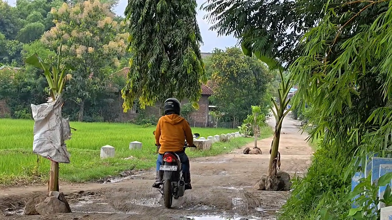 Jalan Poros Desa Kaponan Rusak Parah, Bina Marga Siapkan Usulan Anggaran Perbaikan