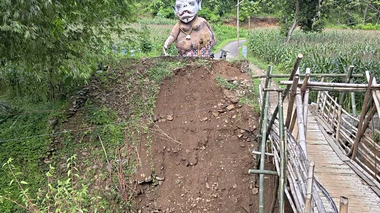 Jembatan Ambrol di Desa Grogol, Akses Ratusan Warga Terbatas