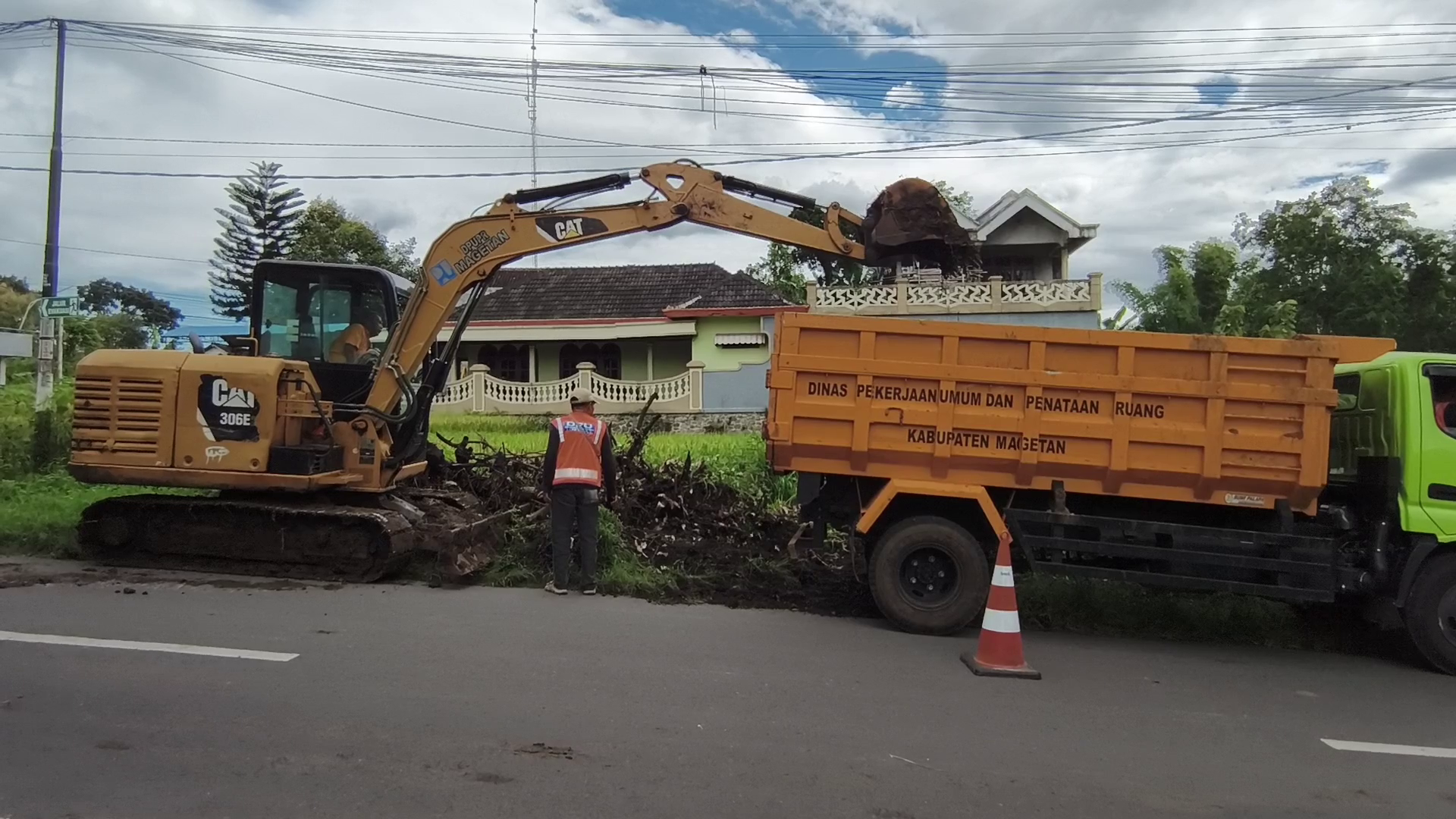 Pasca Air Meluap Ke Jalan, Pemkab Magetan Normalisasi Drainase Di Ngariboyo