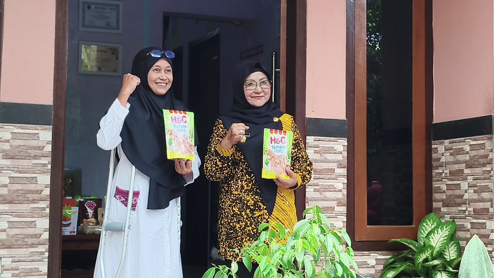 Dari Jual Cincin Nikah Hingga Ekspor, Kisah Inspiratif Pengusaha Keripik Tempe Magetan