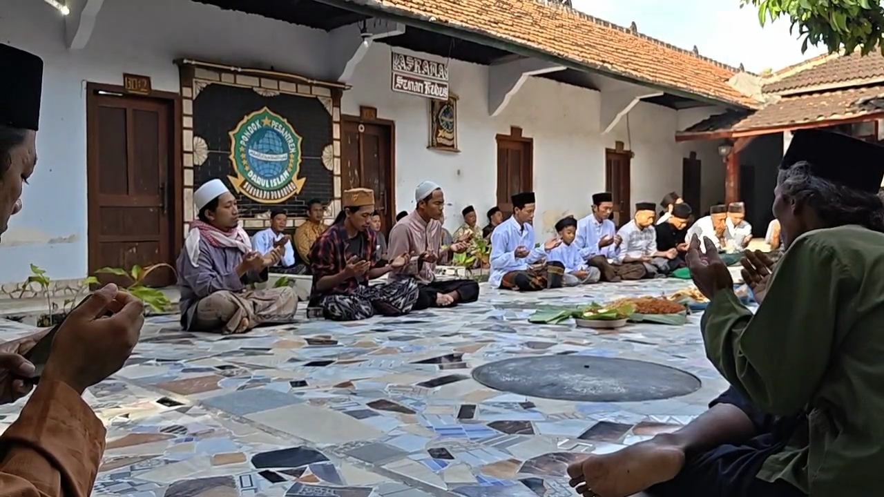 Jamaah Thariqah Syattariyah di Ponorogo Gelar Salat Idulfitri Lebih Awal