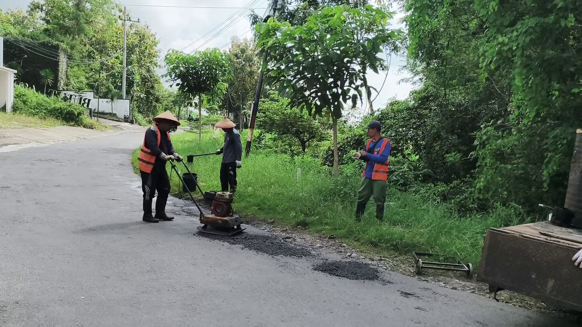Harga Aspal Melonjak, Proyek Jalan Di Magetan Terdampak