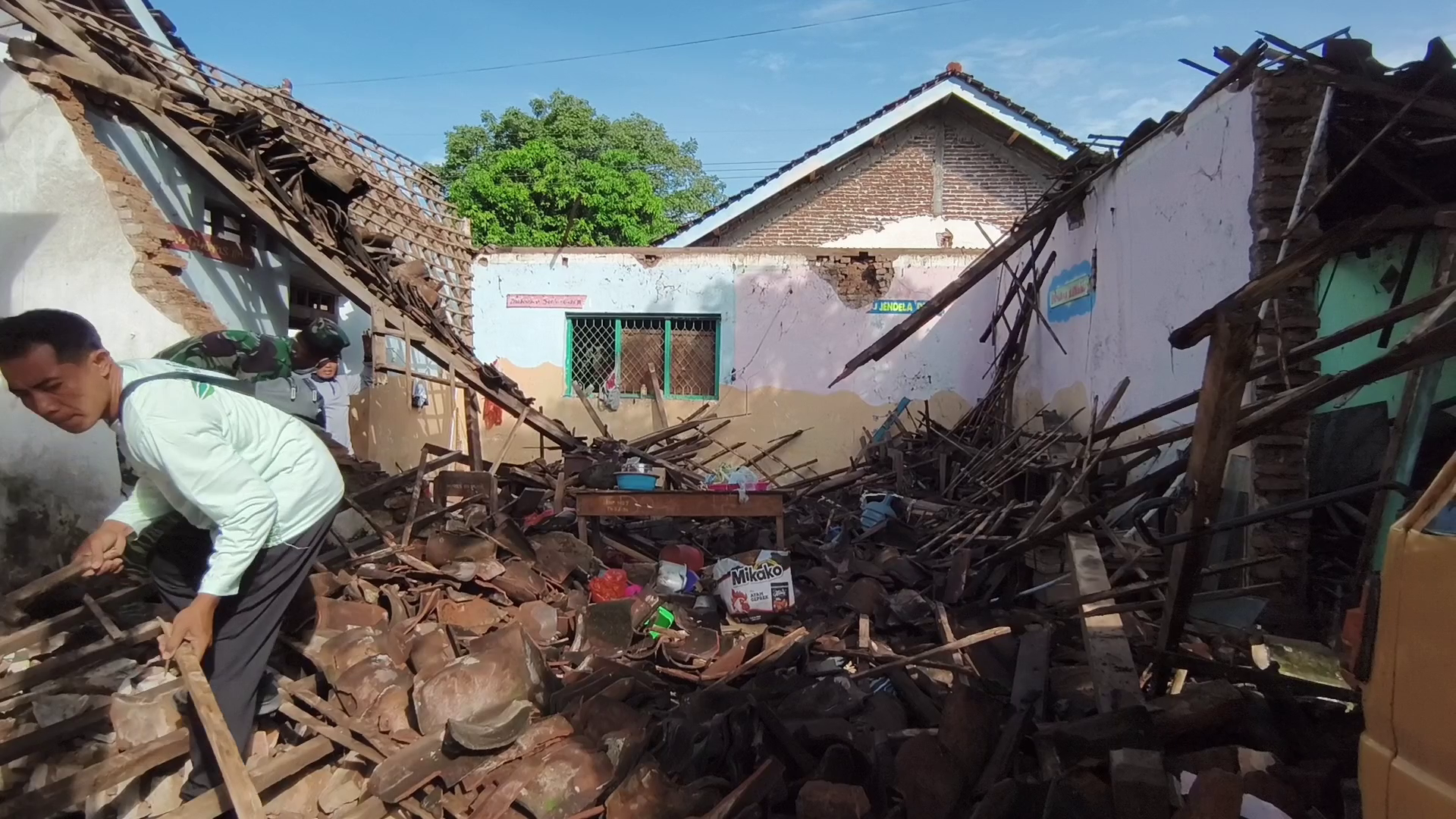 Gudang SD Ambruk, 171 Gedung Sekolah Butuh Penanganan Serius
