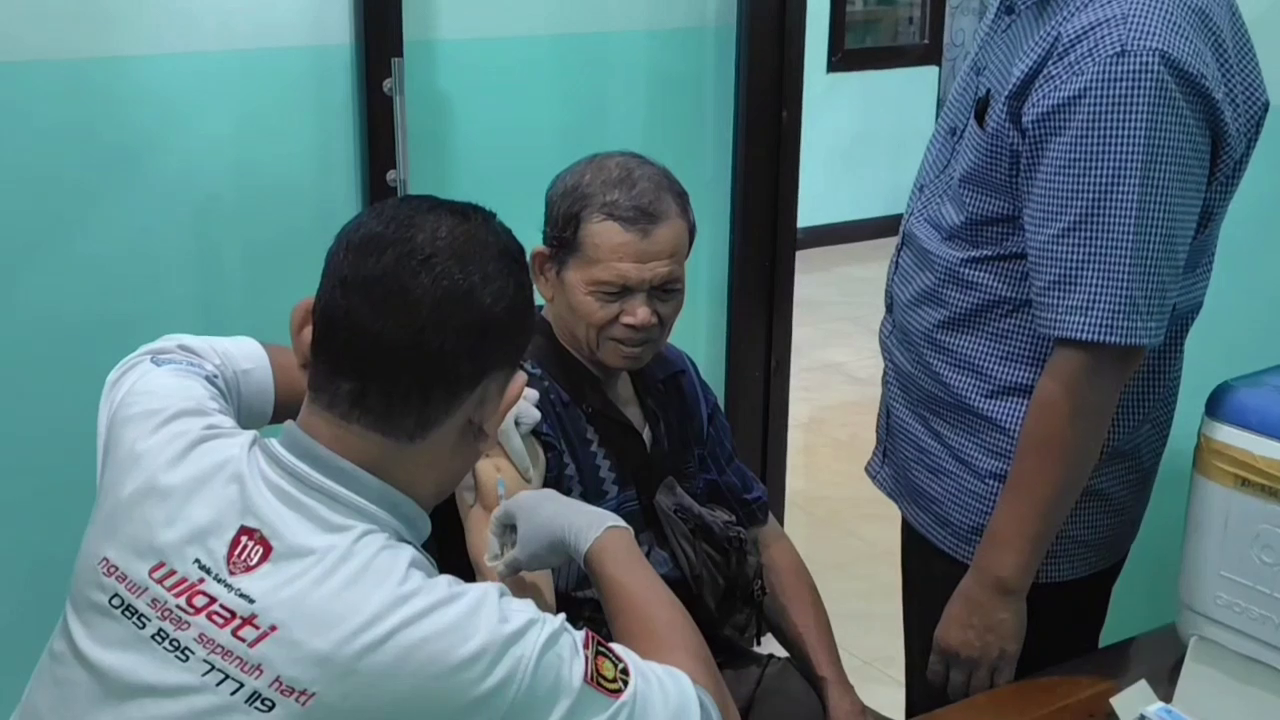 Jemaah Calon Haji Ngawi Jalani Vaksin Meningitis dan Polio